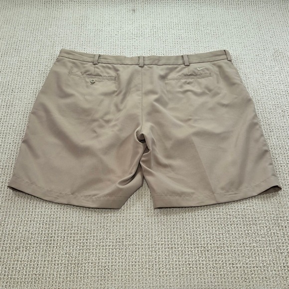 Nike Golf 11" Shorts Mens 42 Beige Pleated Performance Athletic‎ Casual 42x11 - Picture 2 of 6